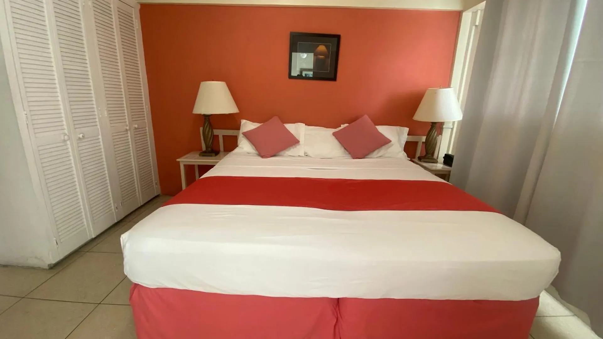 Melrose Beach Apartments Inc 브리지타운 0*,  바베이도스